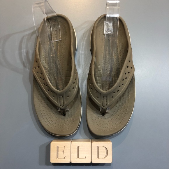 Crocs Men’s Swiftwater Deck Flip Comfort Sandals - Picture 3 of 8